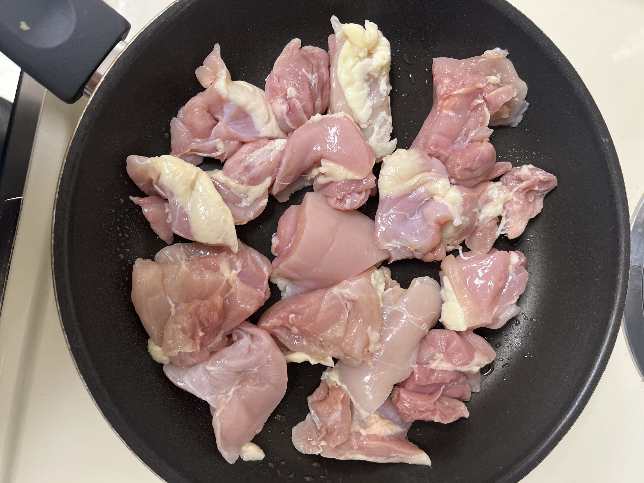 Pan-frying chicken until golden brown